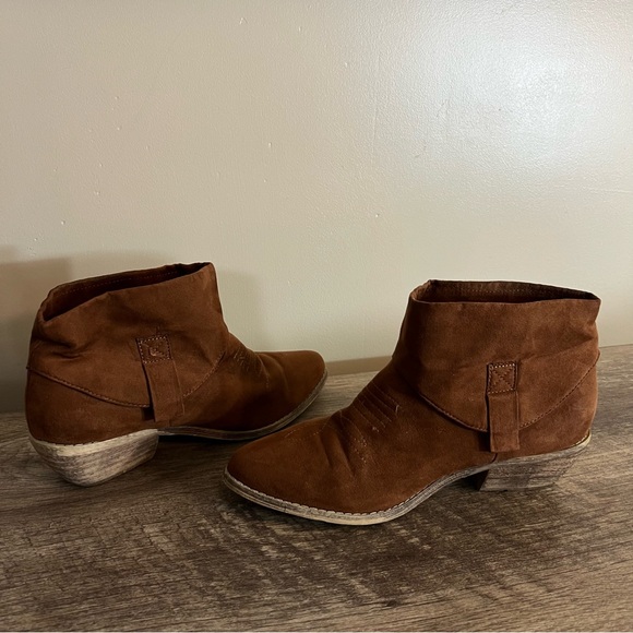 Forever 21 Short Ankle Cowgirl Boots Faux Suede Brown pointed toe Women’s Size 8 - Picture 8 of 9